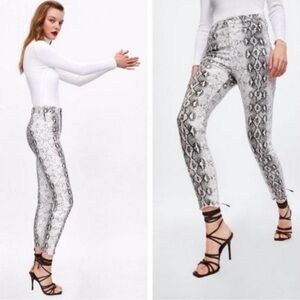 Zara Woman High Waist Snake Print Jeans Gray Size 4